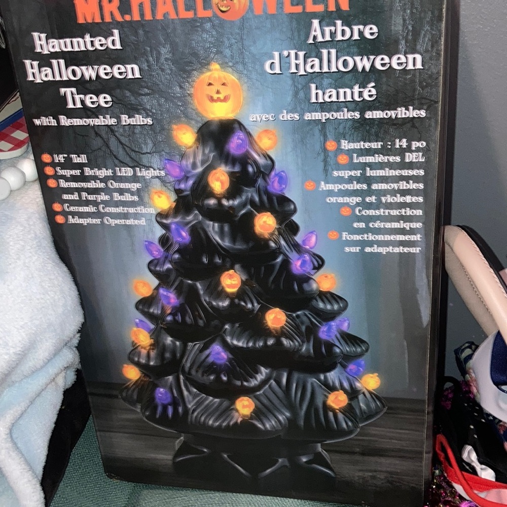 ⭐️ FINAL DROP -NIB Halloween Black Tree with Purple and Orange Plugs